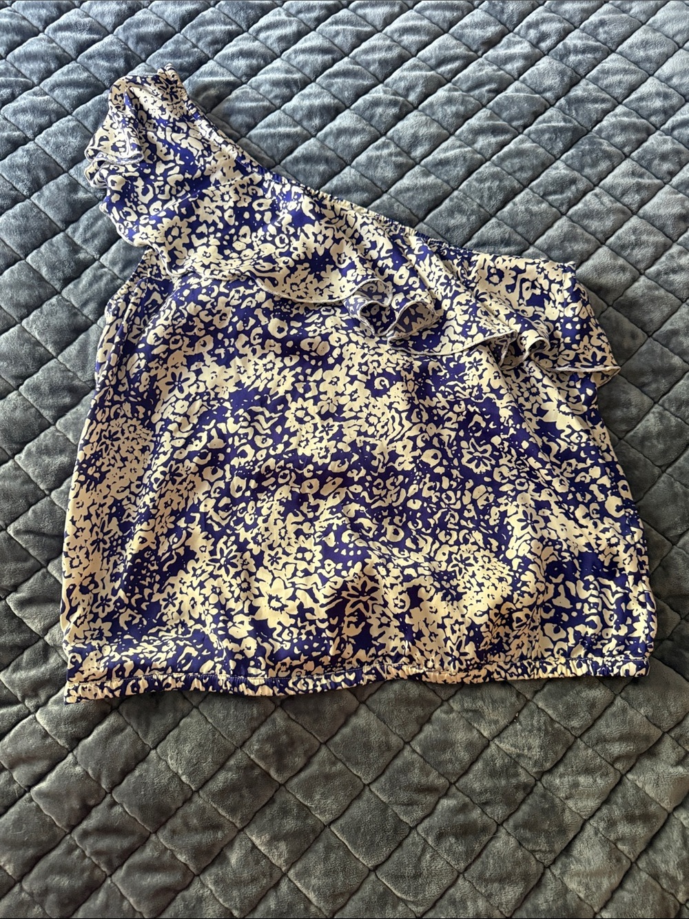AE One-Shoulder Floral Print Top in Navy and white